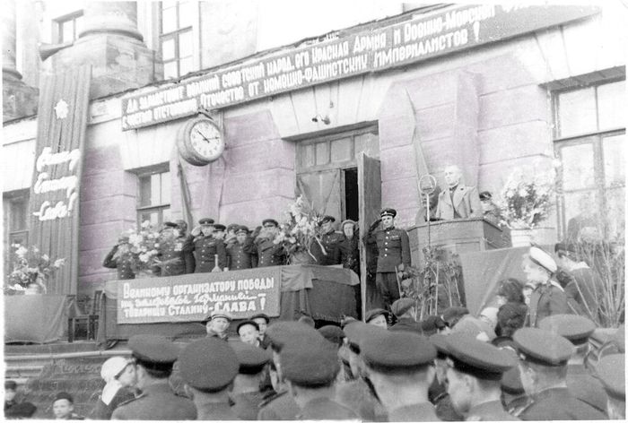 Митинг в День Победы, 1945